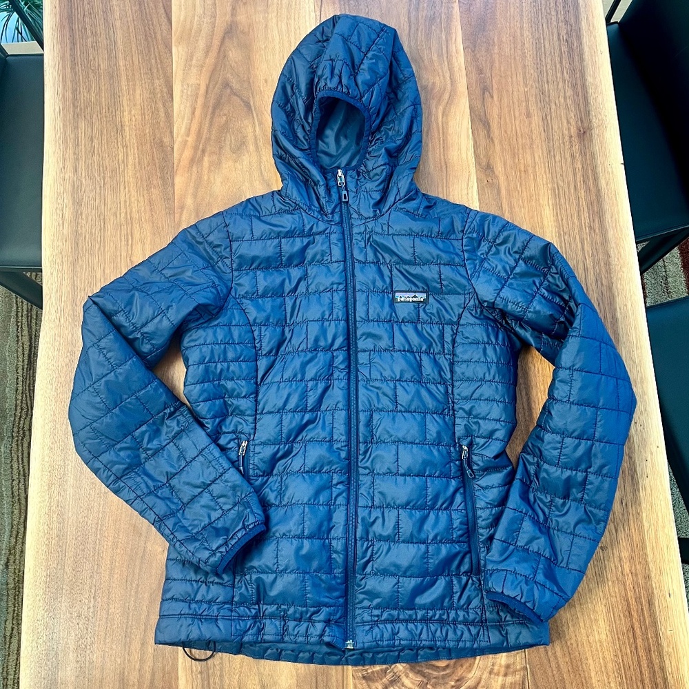 Patagonia Women's Nano Puff® Hoody, Medium, Classic Navy (CNY)